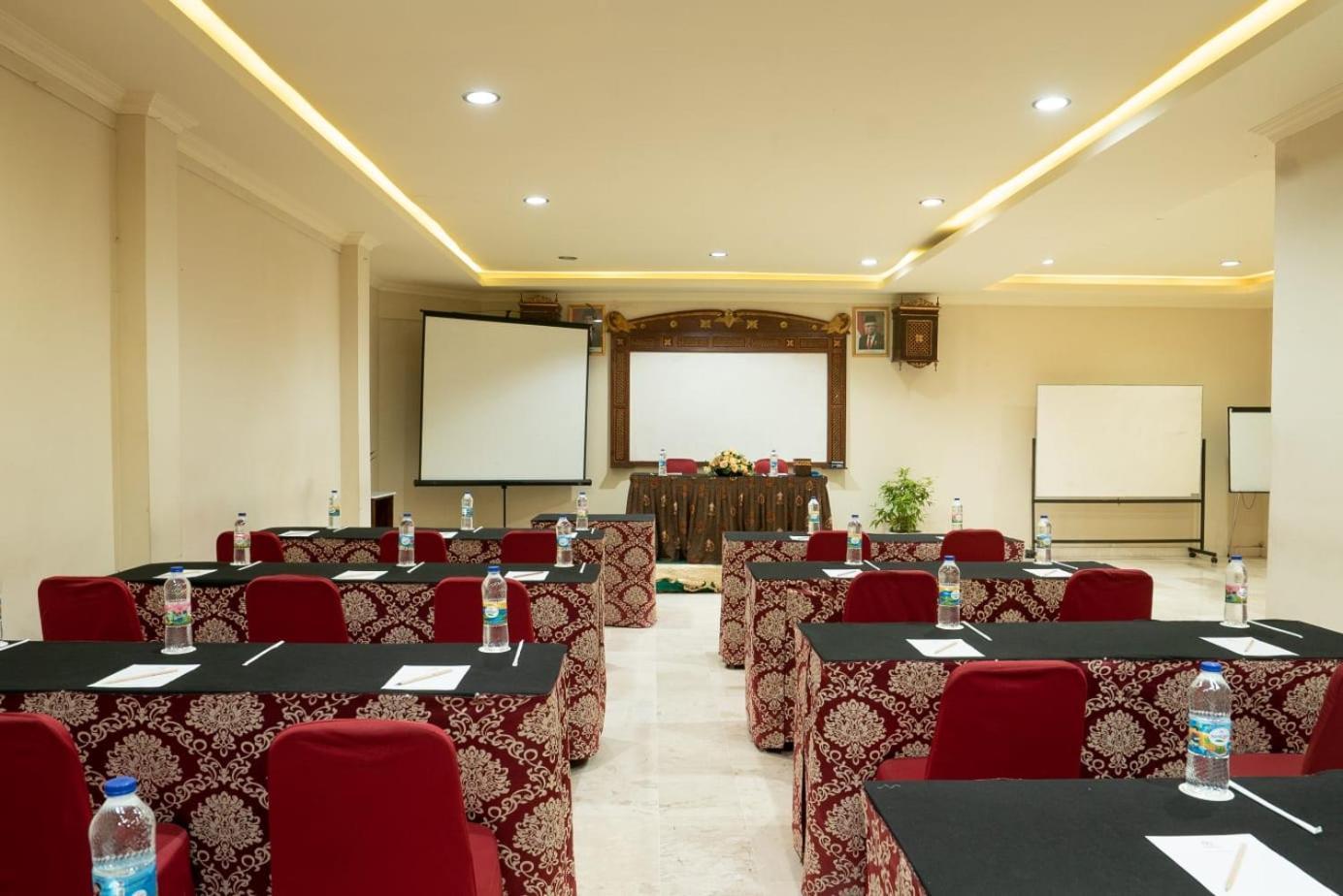 Hotel Indah Palace Yogyakarta Ngoại thất bức ảnh